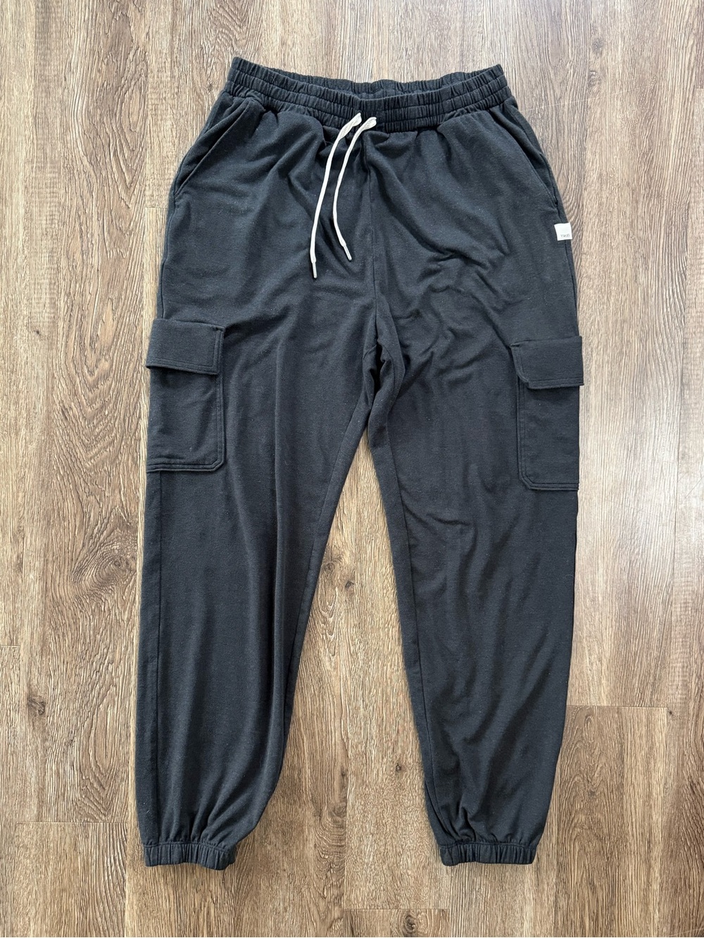Vuori Boyfriend Cargo Jogger Womens  Black Heather Dreamknit Sweatpants